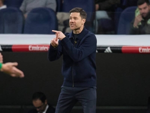Legenda Realu Madrid Figo lituje vyhazovu Xabiho Alonsa: Nedostal pořádný čas