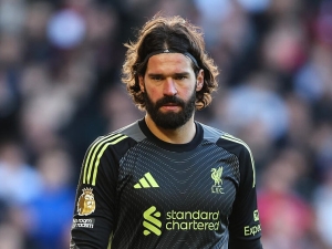 Liverpool sleduje čtyři brankáře jako náhradu za Alissona v případě jeho odchodu