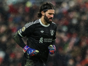 Liverpool řeší budoucnost Alissona. Ve hře je nečekaná výměna s italským gigantem