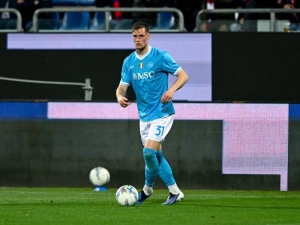 Arne Slot plánuje letní přestavbu Liverpoolu. Na radaru má defenzivní posilu z italské Neapole