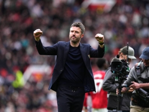 Carrick bojuje o trvalé místo v Manchesteru. Vedení však sleduje úspěšného Iraolu