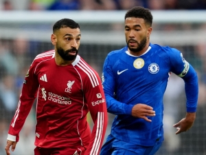 Liverpool chce doma proti Chelsea stvrdit místenku do Ligy mistrů. Arsenal čeká derby s Hammers