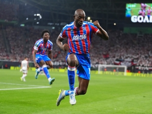 Crystal Palace je vítězem Konferenční ligy. Španělské Rayo sestřelil Mateta