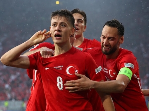 Největší hvězdy skupiny D mistrovství světa: Turecký král i americký snajpr
