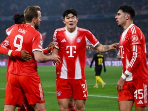 Manchester United bude sledovat obránce Bayernu Mnichov na fotbalovém MS