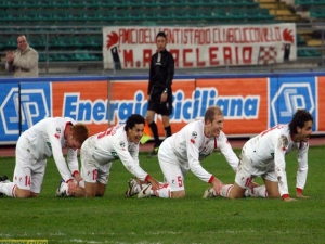 Souhrn 30. kola Serie B: Bari si stále drží naději na postup, ligu vede Pescara
