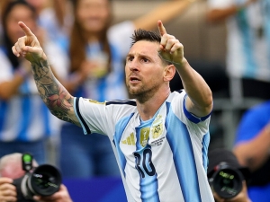 Lionel Messi dvěma góly utekl od Kloseho. Argentina díky němu porazila Rakousko