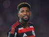 Aston Villa usiluje o podpis bývalého obránce Barcelony. V Brazílii se mu nedaří