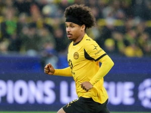 Barcelona pomalu vítá novou posilu. Po Adeyemim s přestupem souhlasí už i Borussia Dortmund