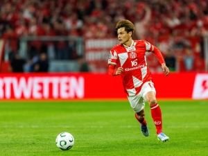 Liverpool je favoritem na zisk japonské hvězdy. Za oporu Mainzu je připraven zaplatit rekordní částku