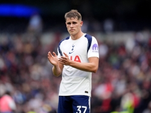Micky van de Ven podepsal s Tottenhamem novou smlouvu. Robert De Zerbi změnil jeho pohled na budoucnost