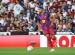 Záhada ohledně přestupu Arauja: Proč ho Barcelona pustila? A proč jde Liverpool do rizika?