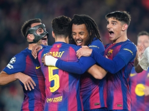 Arsenal uvažuje o obránci Barcelony jako řešení svých obranných problémů