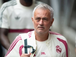 José Mourinho vysvětluje zranění oka, které měl v zápase s Schalke. Co stojí za jeho monoklem?