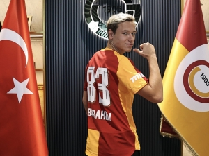 Galatasaray podepsal supertalent z Ruska. Další posily mají následovat