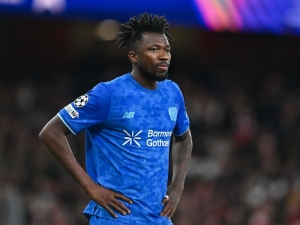 Manchester United se zajímá o Tapsobu. Leverkusen za svého obránce požaduje 50 milionů eur