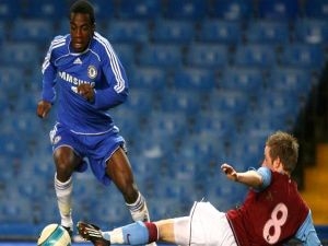 Čtvrtfinále Carling Cupu: Manchester United vítězně s Tottenhamem, Chelsea i Arsenal končí