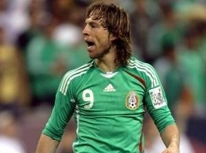 Další úmrtí ve fotbale. Zemřel mexický reprezentační útočník De Nigris