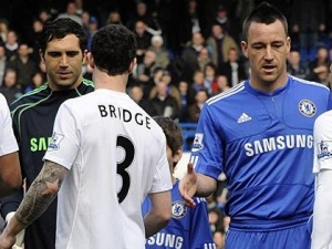  Fotbalista Terry přejel autem ochranku