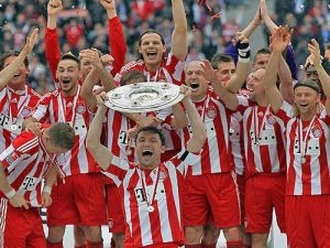 Souhrn 34. kola Bundesligy: Bayern slaví, sestupuje Hertha a Bochum
