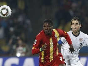 Suarez je teď ve své zemi hrdina, říká Ghaňan Gyan