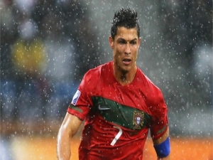 Ronaldo i Messi měli v reprezentačních pauzách svalové problémy, v ligových duelech by ale chybět neměli
