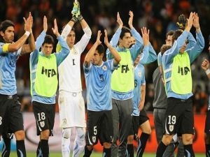 Uruguay vstupuje do turnaje proti Peru, Chile přivítá vítěze Gold Cupu