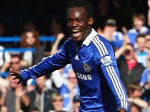 Essien ozdobil stylově svůj návrat na trávník