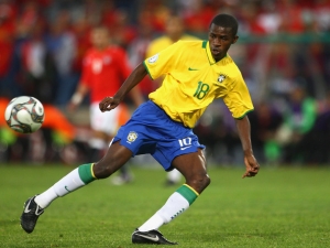 Ramires jednou nohou v Chelsea