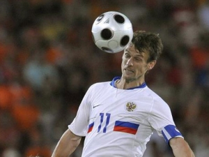 Zenit získal po Alvesovi i záložníka Semaka
