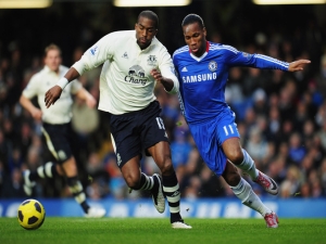 Beckford odpověděl v závěru na gól Didiera Drogby a Everton obral Chelsea o další důležité body v boji o titul