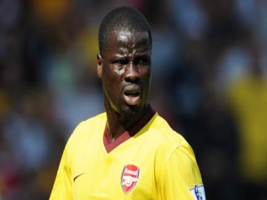 Eboue podepsal s Gunners nový kontrakt