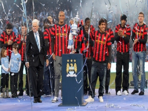 City oživilo červenočerné venkovní dresy pro ročník 2011/12