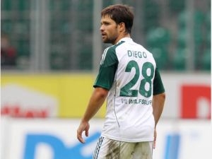 Drama v Dortmundu: chybující rozhodčí a fenomenální Diego