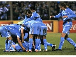 Uruguay chce sestřelit Chile, Mexiko hostí Peru