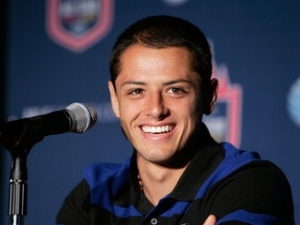 Javier Hernandez utrpěl otřes mozku a strávil noc v nemocnici