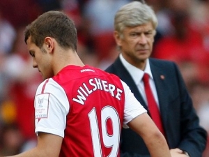 Wilshere má stále zdravotní problémy, chybět by mohl až do listopadu
