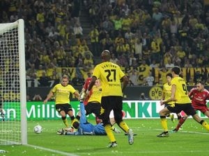 Bundesliga nabídne souboj o druhé místo mezi Dortmundem a Leverkusenem