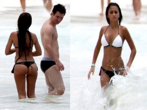 Messi si užívá letošní dovolenou ve společnosti krásné kočky!