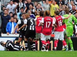 Barton přiznal lehký pád, Wenger se zřejmě odvolá