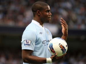 Micah Richards podepsal novou čtyřletou smlouvu