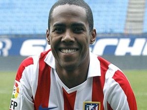 Sporting Lisabon získal z Atlética Madrid brazilského záložníka Eliase, nahradit ho má Diego