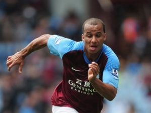 Agbonlahor: Gerard Houllier mi zkazil minulou sezonu